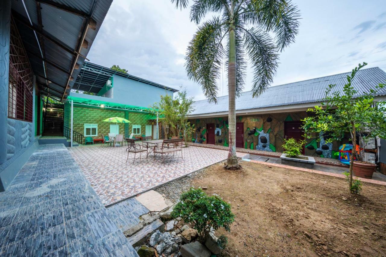 Mega Nasional Seaview Hotel Gunungsitoli Bagian luar foto