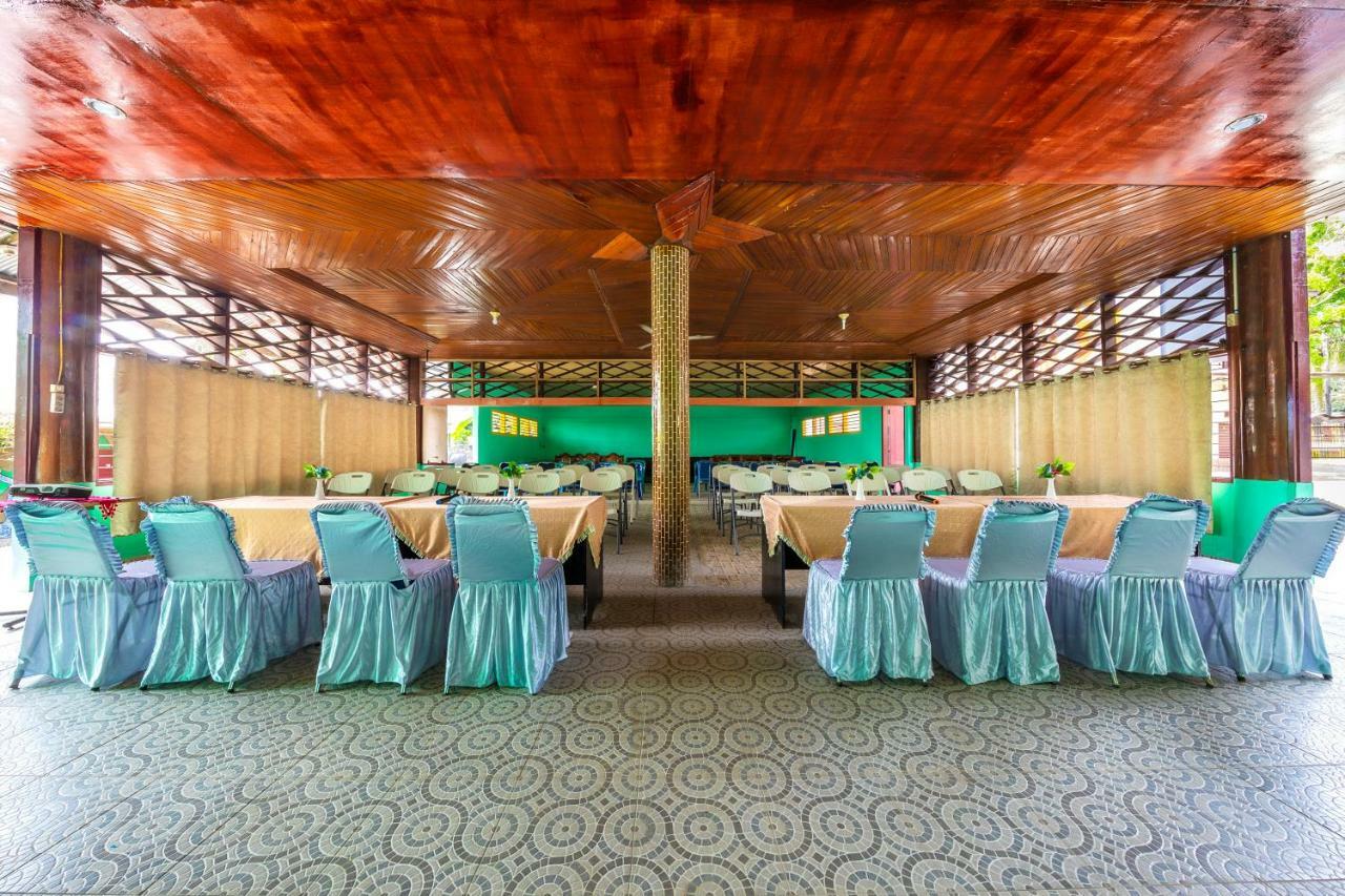Mega Nasional Seaview Hotel Gunungsitoli Bagian luar foto