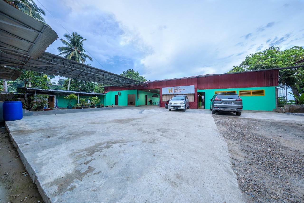 Mega Nasional Seaview Hotel Gunungsitoli Bagian luar foto